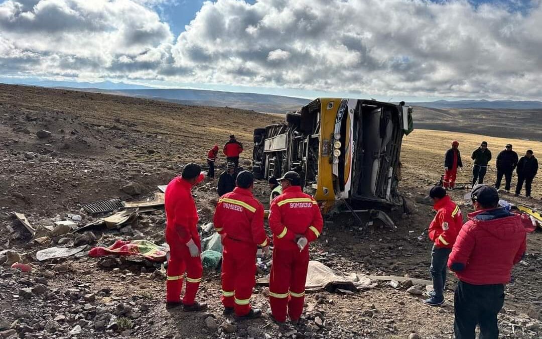 AYACUCHO| CUATRO FALLECIDOS Y VARIOS HERIDOS ES EL SALDO DE LA VOLCADURA DE BUS QUE SE DIRIGÍA DE LIMA A AYACUCHO