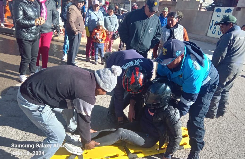 SERENOS AUXILIAN A MOTOCICLISTA TRAS ACCIDENTE DE TRÁNSITO