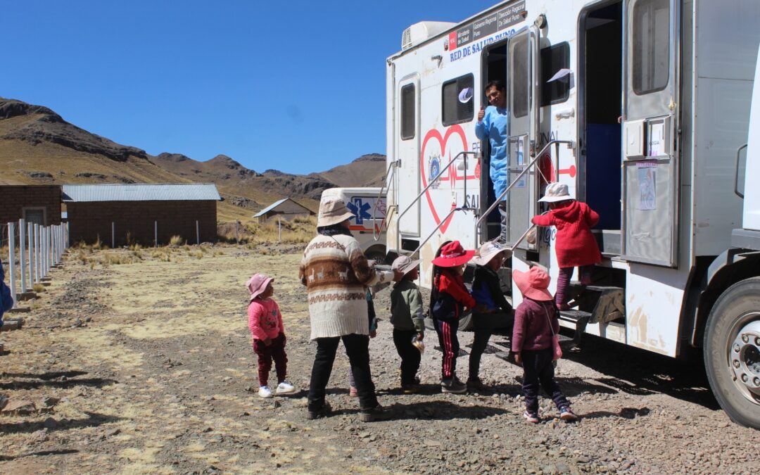 PUNO | NIÑOS Y ADULTOS MAYORES DE CHARAMAYA FUERON ATENDIDOS EN CAMPAÑA DE SALUD