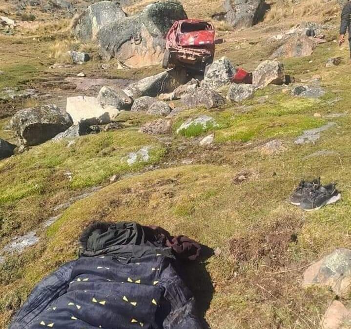 CARABAYA| CONDUCTOR FALLECIÓ AL CAER CON SU VEHÍCULO A UN BARRANCO CAMINO A COASA