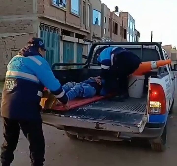 JULIACA| AUXILIAN A BEODO QUE SE QUEDÓ DORMIDO EN LA CALLE