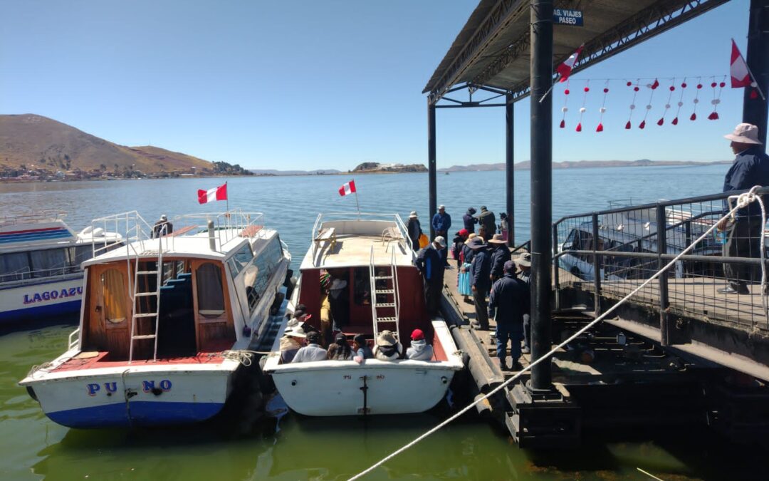 PUNO| CIUDADANOS APROVECHAN EL FERIADO PARA VISITAR EL LAGO TITICACA Y SUS ISLAS