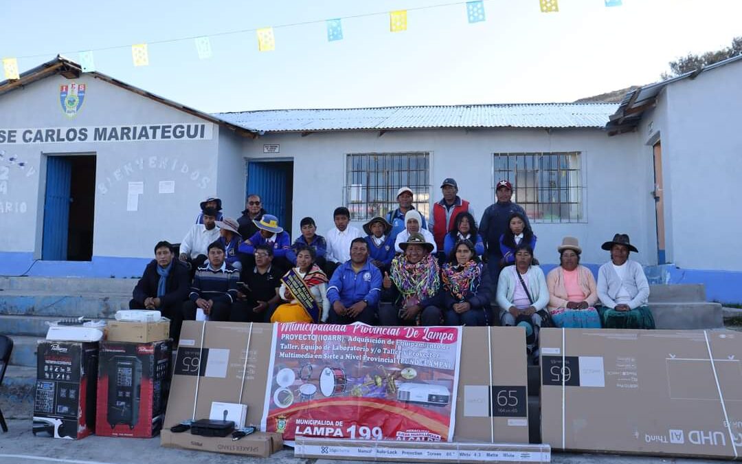 LAMPA: INSTITUCIONES EDUCATIVAS DE LA PROVINCIA DE LAMPA RECIBIERON EQUIPOS TECNOLÓGICOS E INSTRUMENTOS MUSICALES