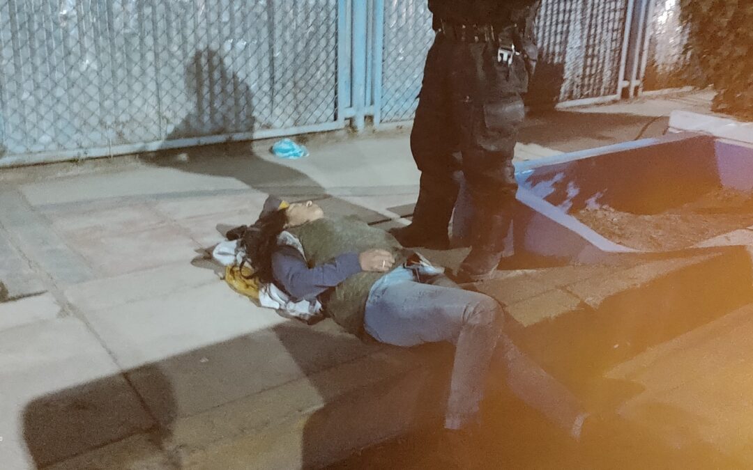 MALDITO ALCOHOL!!! UNA DAMA FUE RESCATADA DE LA CALLE