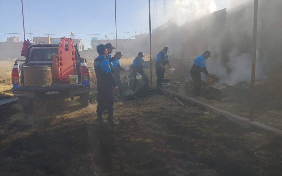 JULIACA| QUEMA DE BASURA, PROVOCÓ INCENDIO EN LA SALIDA A AREQUIPA