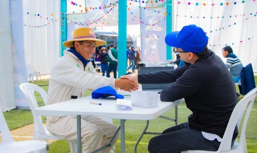 PRODUCTORES AGROPECUARIOS ESTABLECEN CONTACTOS CON COMPRADORES DURANTE I RUEDA DE NEGOCIOS EN CARABAYA