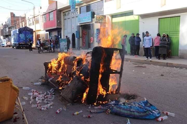 QUEMAN BIENES DE DISCOTECAS CLANDESTINAS. PREVIAMENTE FUERON CLAUSURADAS POR ORDEN MUNICIPAL