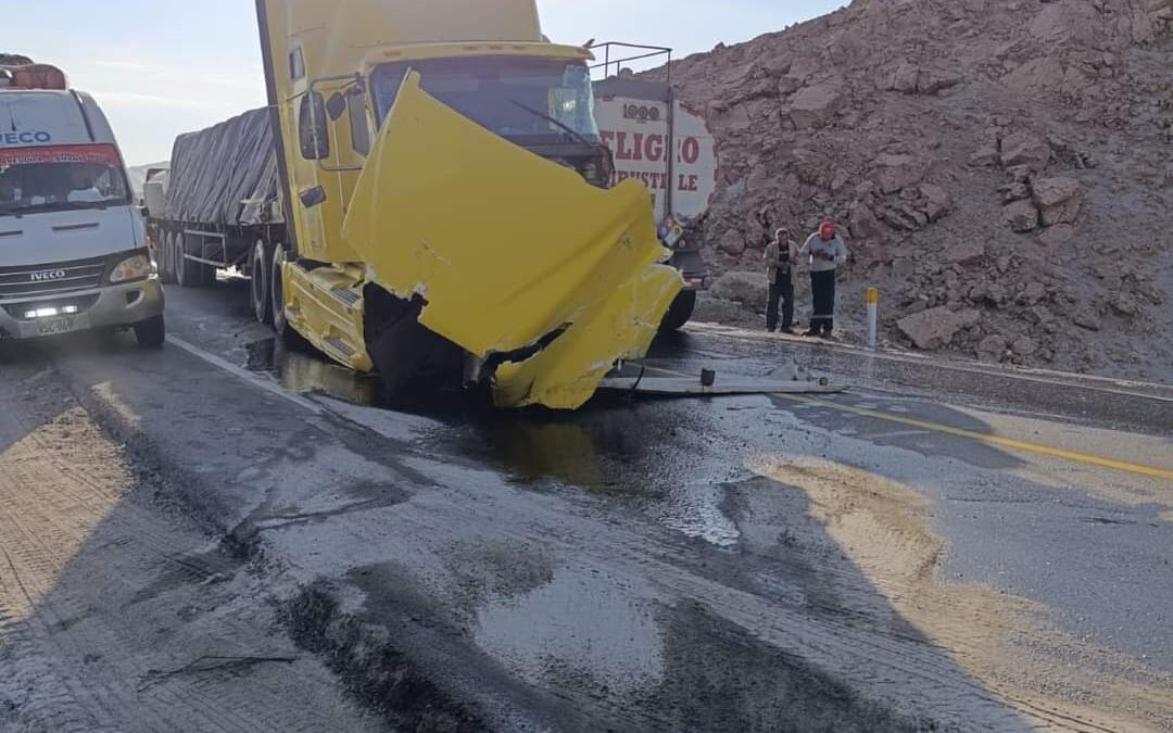 CUADRUPLE CHOQUE EN LA «48». EL TRÁNSITO VEHÍCULAR ESTA RESTRINGIDO