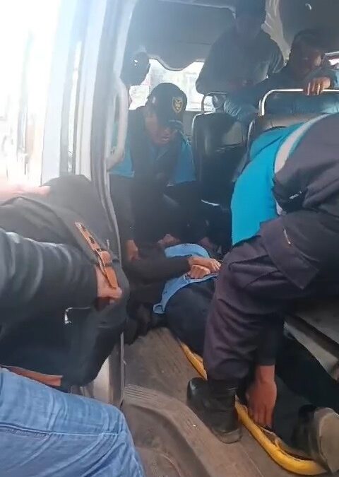 JULIACA| JOVEN ES AUXILIADA POR SERENAZGO, TRAS SUFRIR DESCOMPENSACIÓN EN TRANSPORTE PÚBLICO