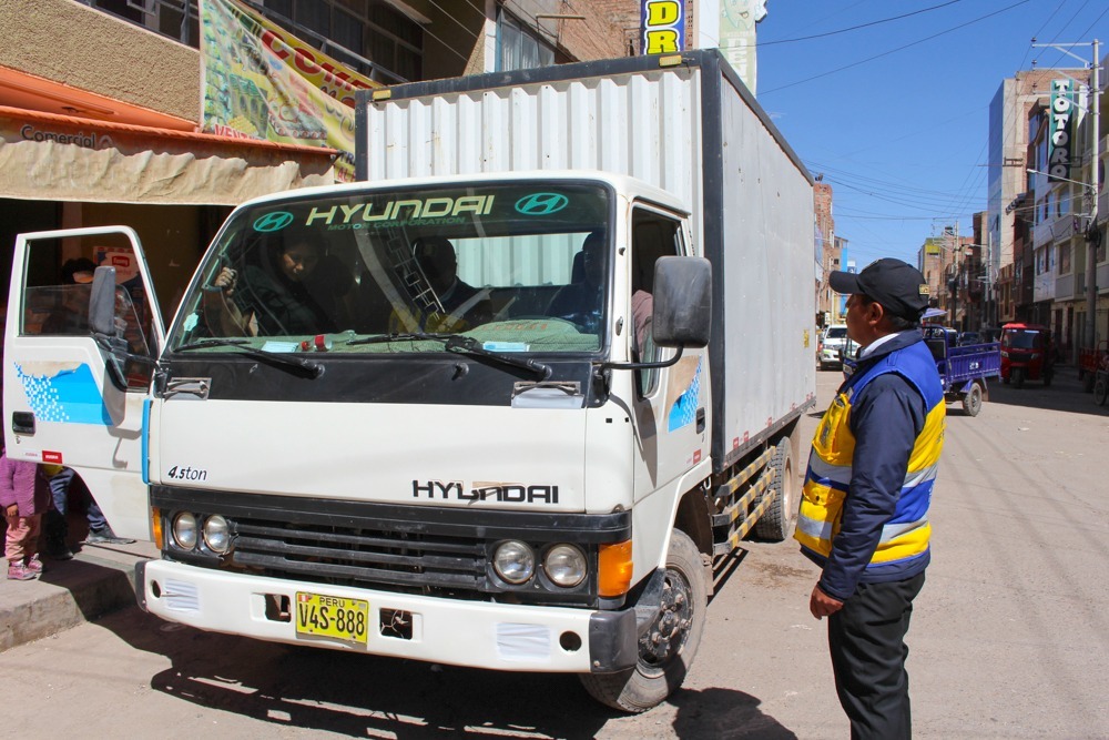 JULIACA| MULTAN Y TRASLADAN AL DEPÓSITO MUNICIPAL VEHÍCULOS QUE INFRINGEN REGLAS DE TRÁNSITO