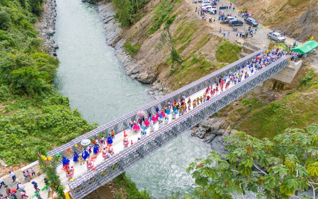 INAUGURAN PUENTE CARROZABLE EN SAN GABÁN
