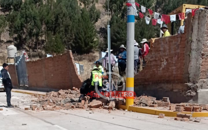 ESCOLAR FUE APLASTADO POR MURO DE CONCRETO. MAQUINARIA PESADA QUE TRABAJA AL INTERIOR DE ESCUELA APLICACION PROVOCÓ DERRUMBE
