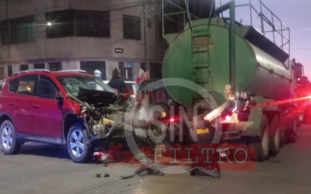 Vea el video|VEHÍCULO SE EMPOTRA CONTRA CAMIÓN CISTERNA EN LA AVENIDA EJERCITO. AL INTERIOR DE LA CAMIONETA SE ENCONTRÓ UNA CAJA DE CERVEZA