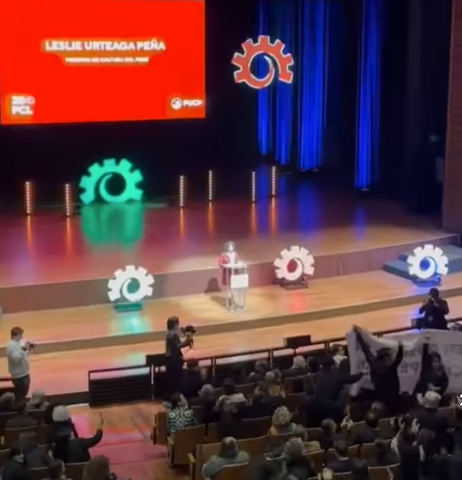 FUERA MENTIROSA!!! MINISTRA DE CULTURA GUE AHUYENTADA POR LA IRA DEL PÚBLICO EN EL FESTIVAL DE CINE SE LIMA