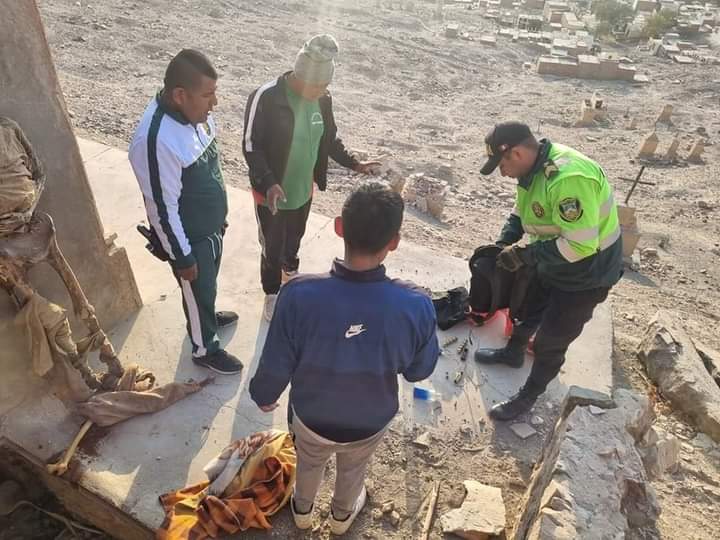 PNP CAPTURÓ A PROFANADORES EN APLAO. SAQUEABAN JOYAS Y COSAS DE VALOR DE «LAS ALMITAS»