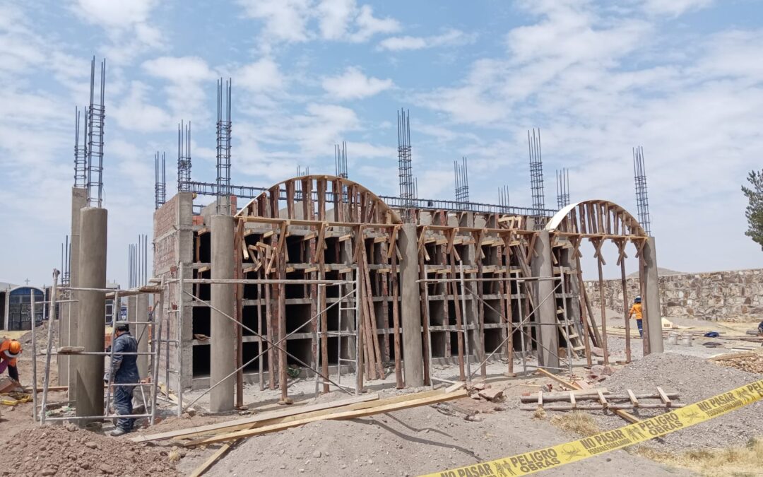 LAMPA| CONSTRUYEN NICHOS Y OSARIOS EN EL CEMENTERIO CENTRAL