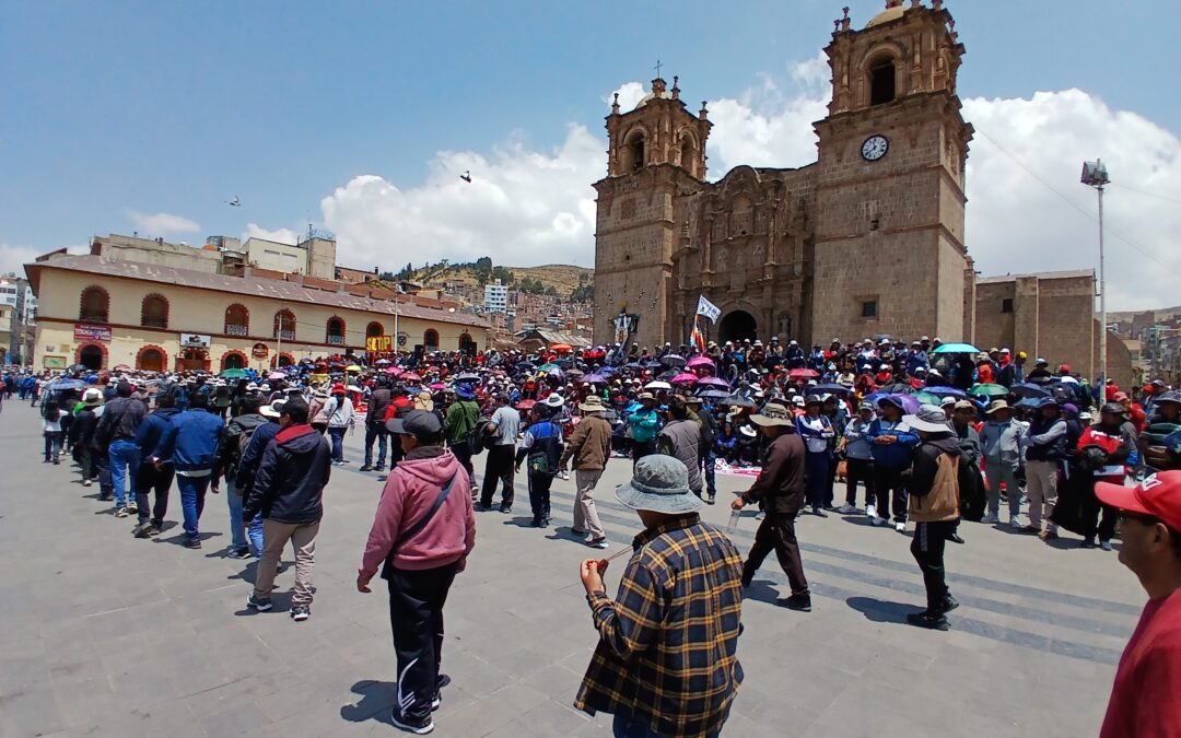 PUNO| DURANTE 2DO DIA DE PARO DEL SUTEP. PROFESORES SE CONCENTRAN EN LA CAPITAL DE REGIÓN