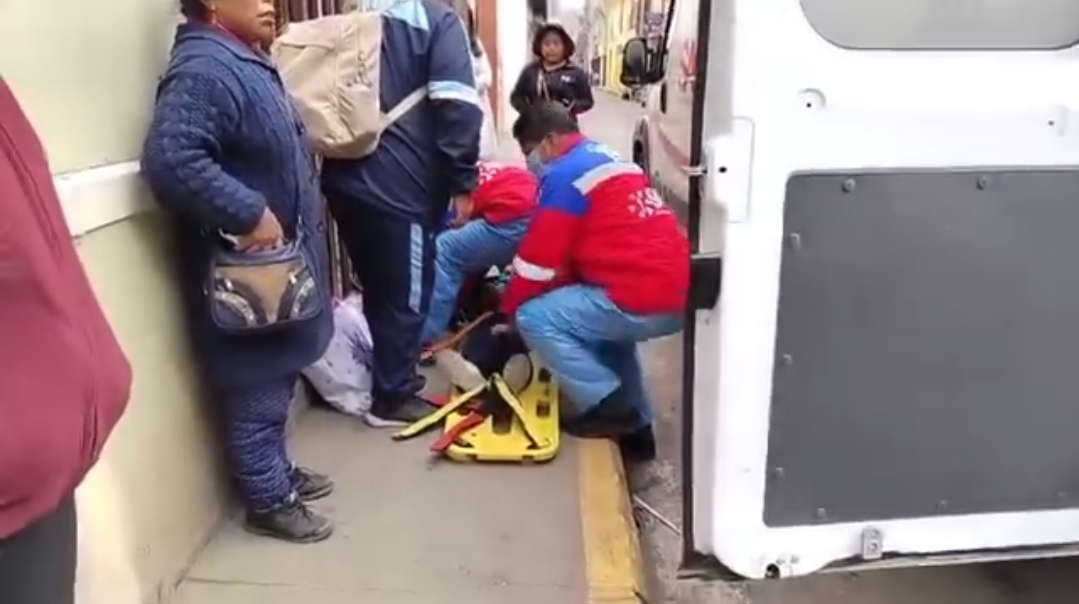 PUNO| MADRE E HIJA RESULTARON HERIDAS TRAS SER EMBESTIDA POR UNA COMBI, LA MOTOTAXI EN LA QUE SE TRASLADABAN